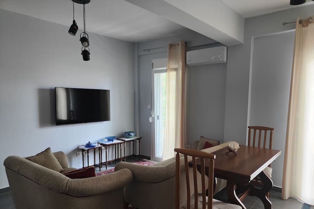 Photo of Livingroom in Neoi Epivates