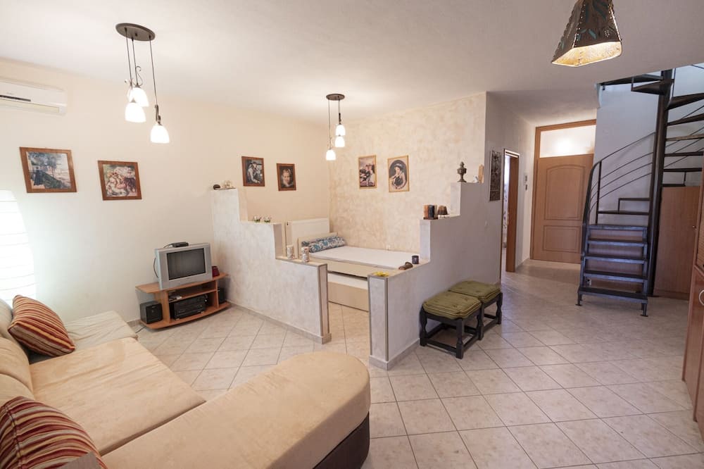 Photo of Livingroom in Kalyves Polygyrou