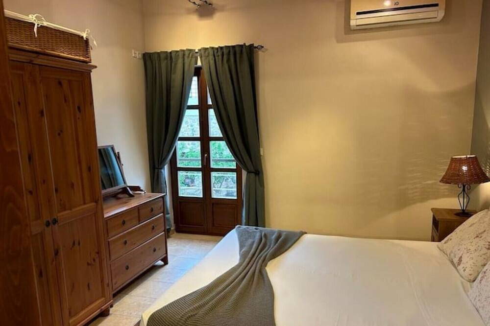 Photo of Bedroom in Maroulas