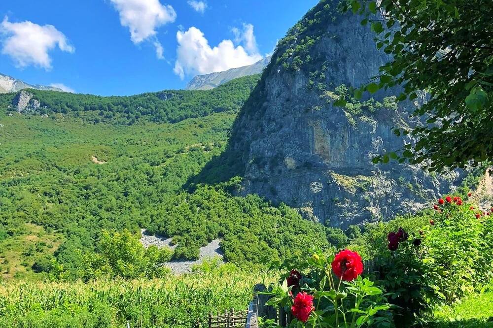 Photo of Outdoor in Curraj I Eperm