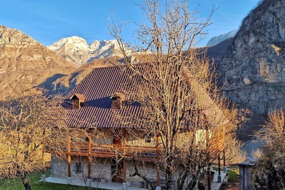 Photo of Outdoor in Curraj I Eperm