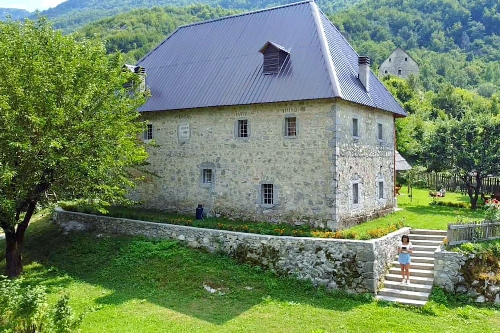 Photo of Outdoor in Curraj I Eperm
