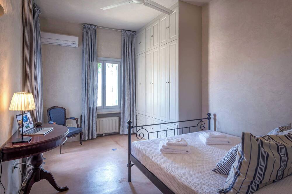 Photo of Bedroom in Naousa