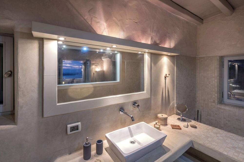 Photo of Bathroom in Naousa
