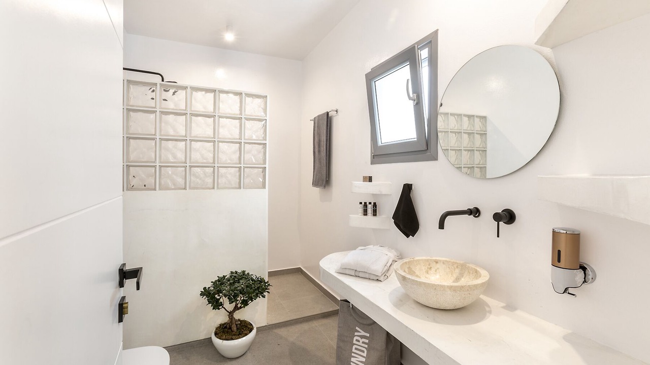 Photo of Bathroom in Kamari