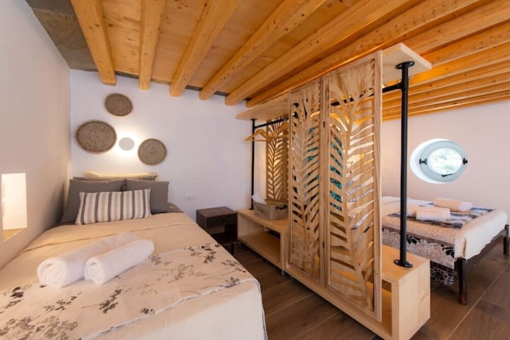 Photo of Bedroom in Vathi