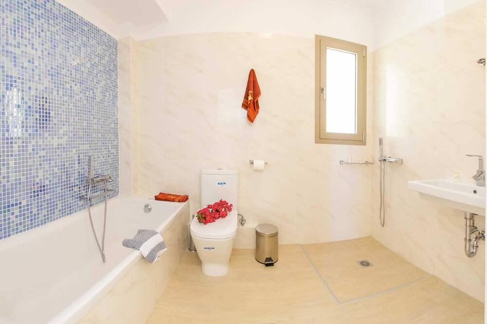 Photo of Bathroom in Karavados