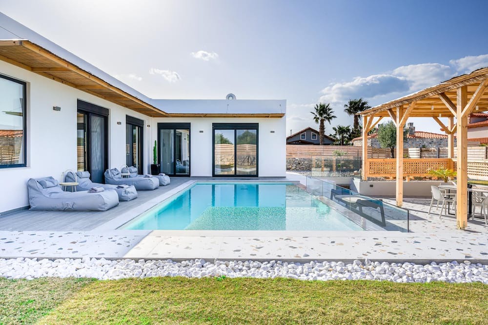 Photo of Outdoor in Aposelemis
