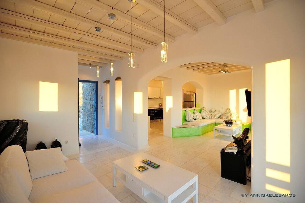 Photo of Livingroom in Faros Armenistis