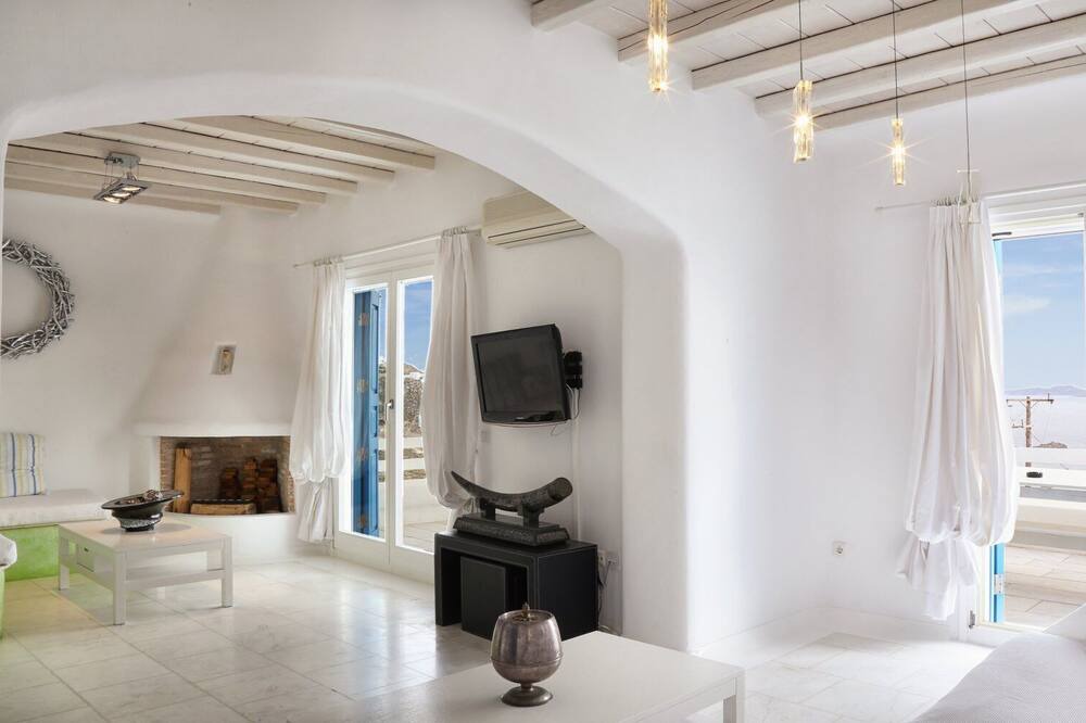 Photo of Livingroom in Faros Armenistis