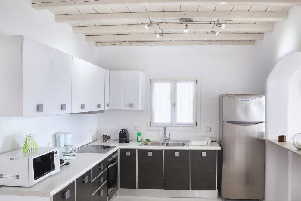 Photo of Kitchen in Faros Armenistis