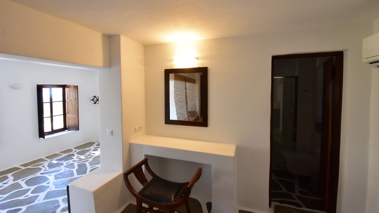 Photo of Bedroom in Ios Town
