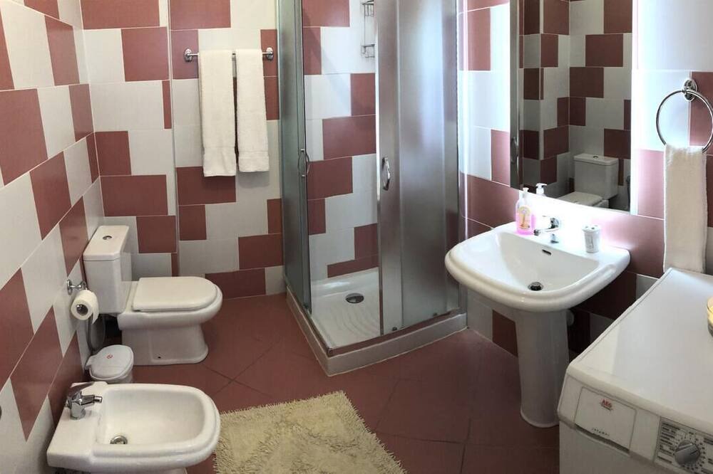 Photo of Bathroom in Qender