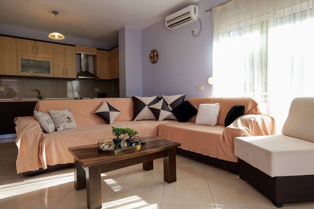 Photo of Livingroom in Qender