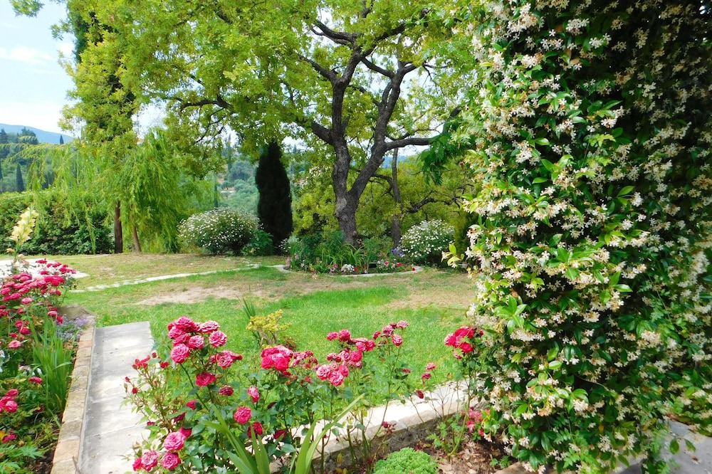 Photo of Outdoor in Perama