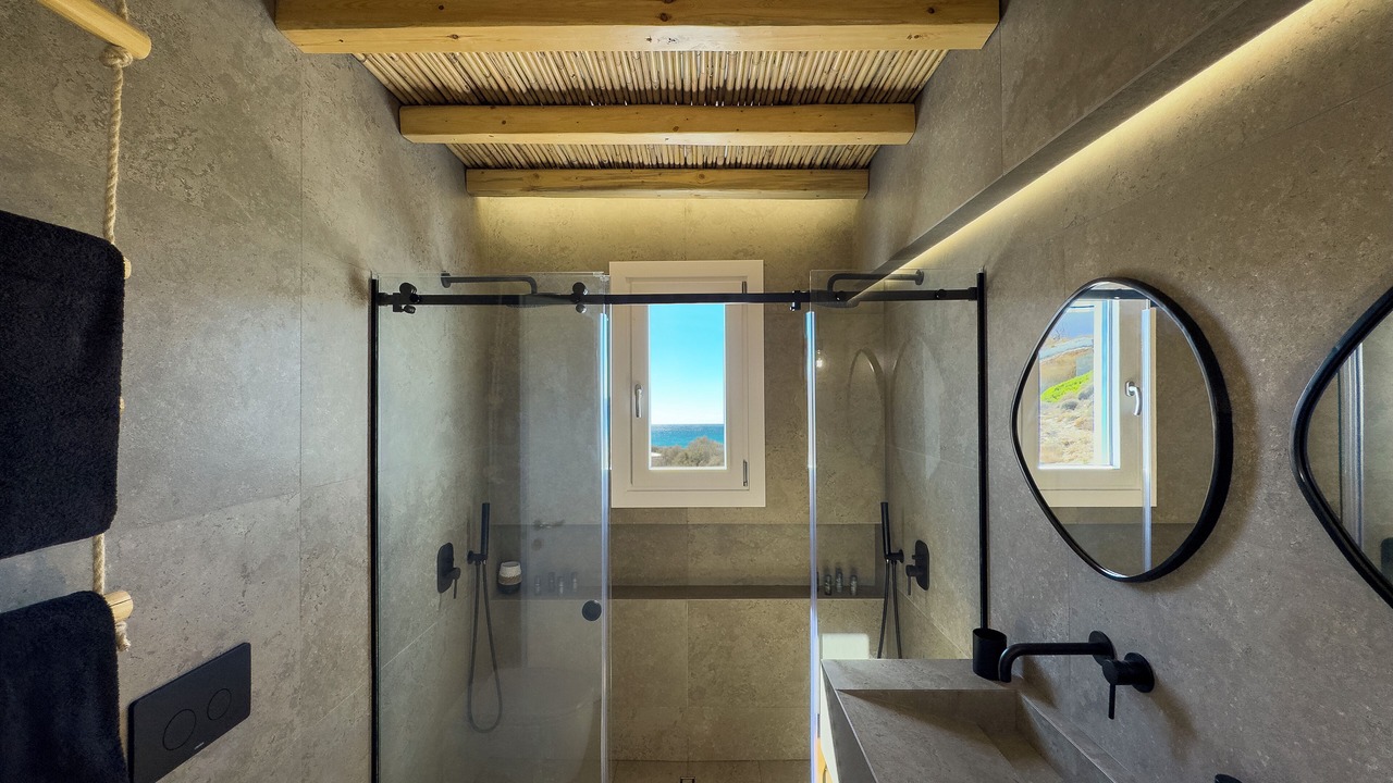Photo of Bathroom in Folegandros