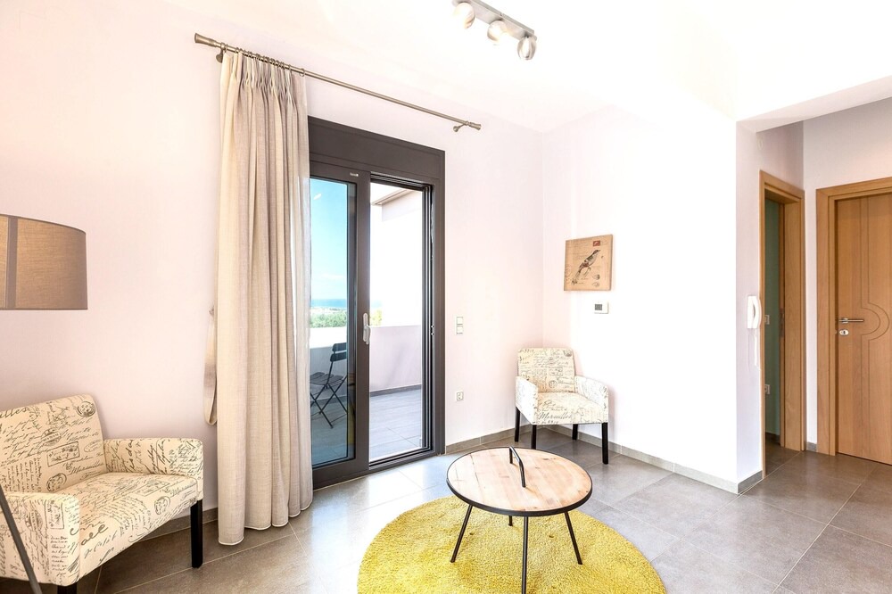 Photo of Livingroom in Adelianos Kampos