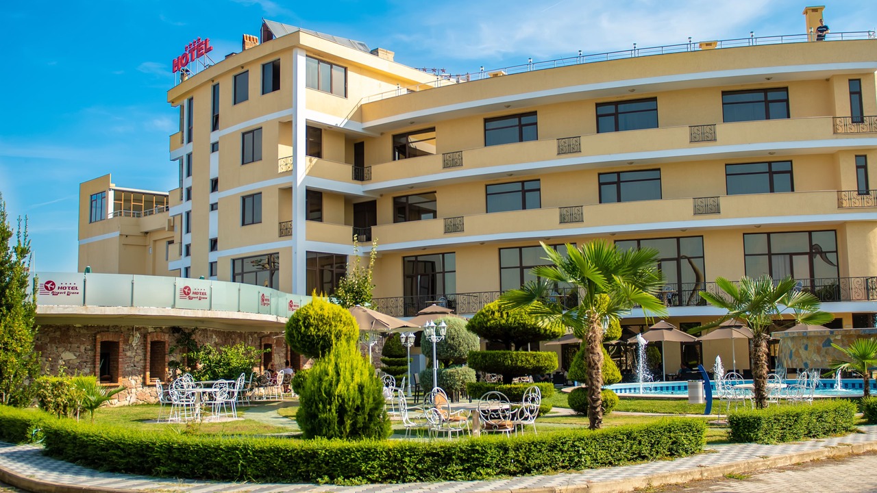 Photo of Outdoor in Nikel