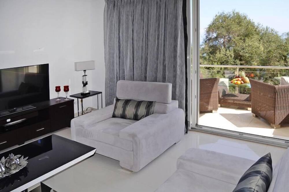 Photo of Livingroom in Perama