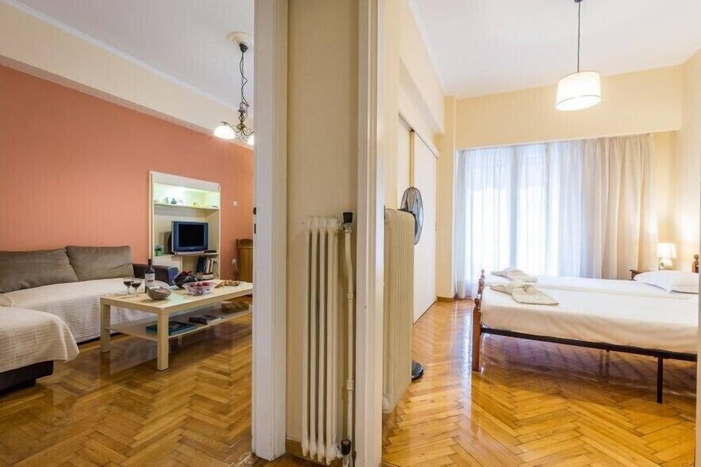 Photo of Livingroom in Platia Viktorias