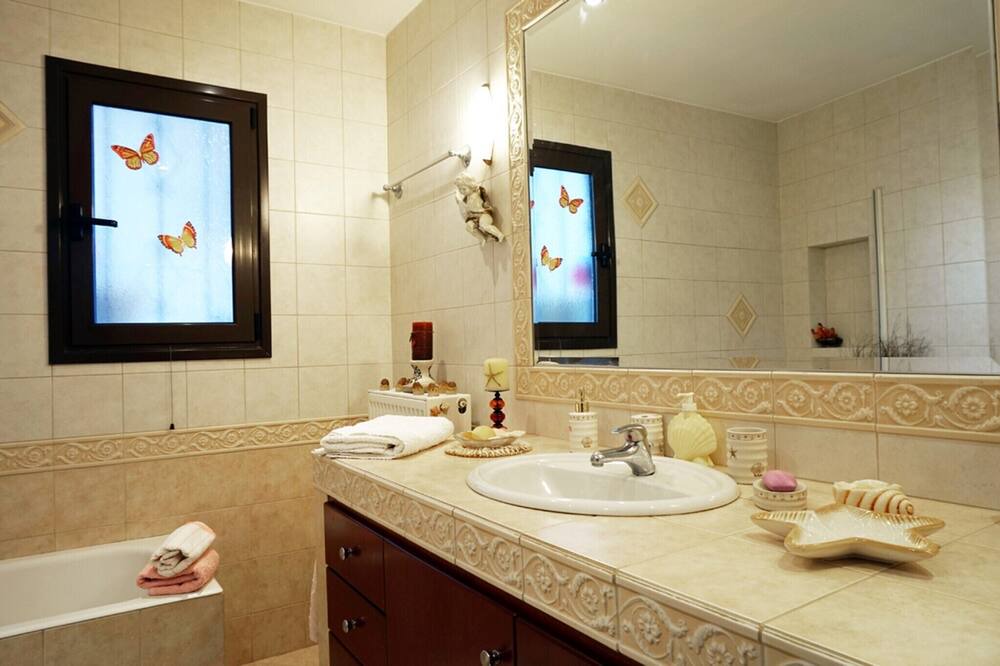 Photo of Bathroom in Topolia