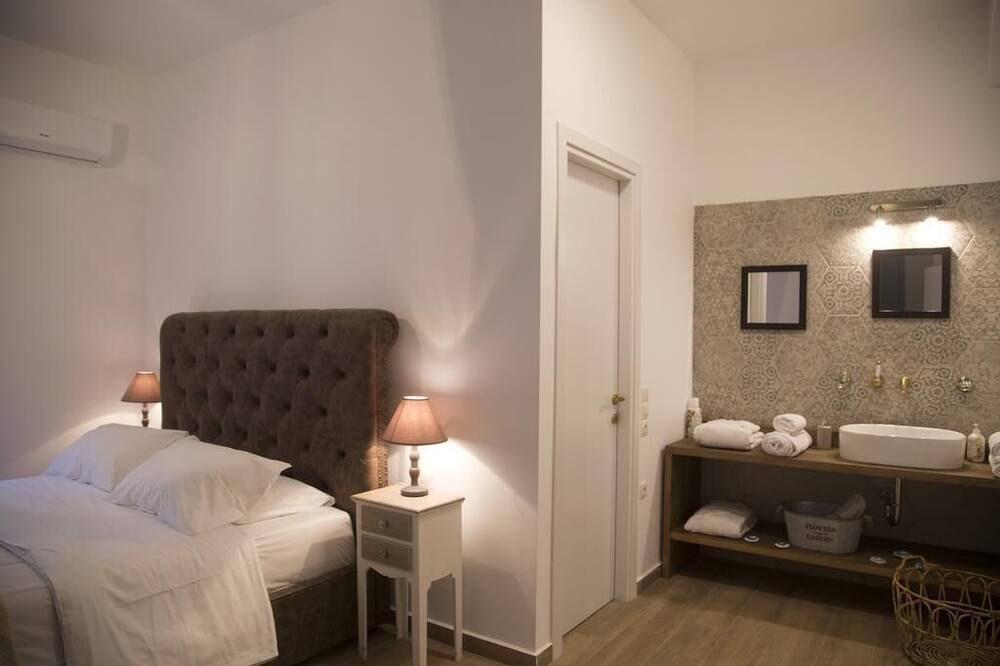 Photo of Bedroom in Evgiros