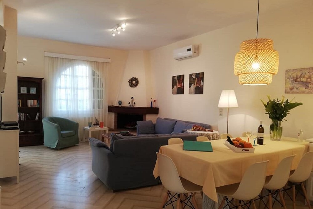 Photo of Livingroom in Kokkini Chani