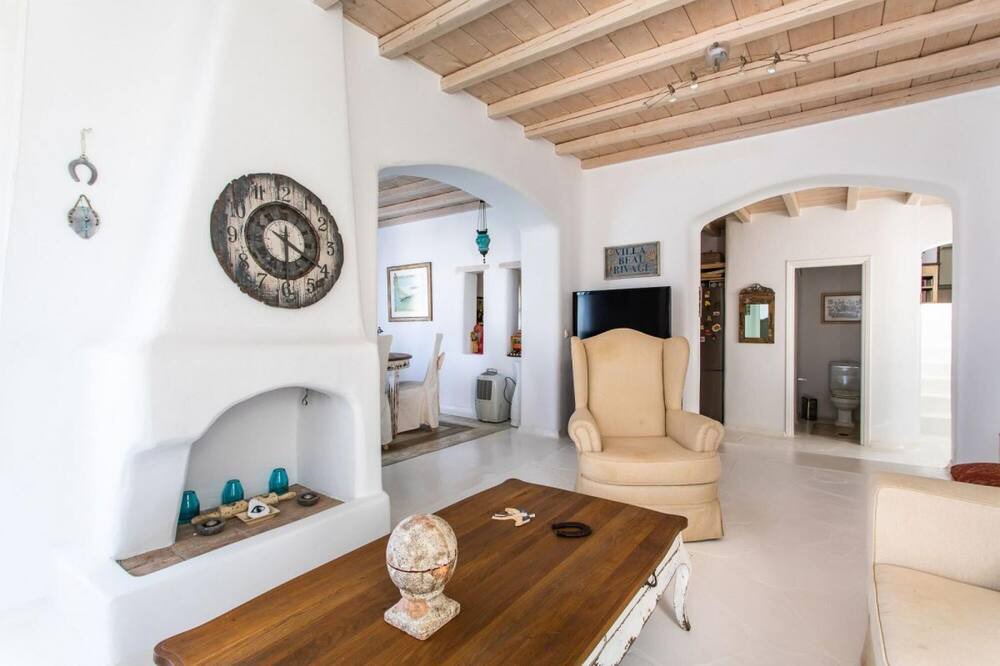 Photo of Livingroom in Ornos