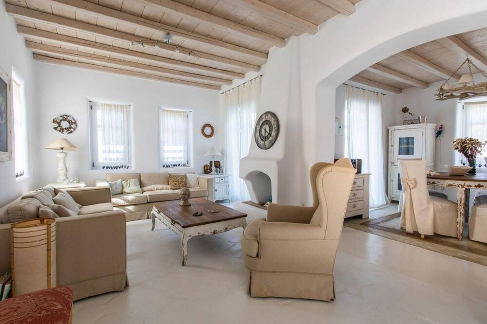 Photo of Livingroom in Ornos