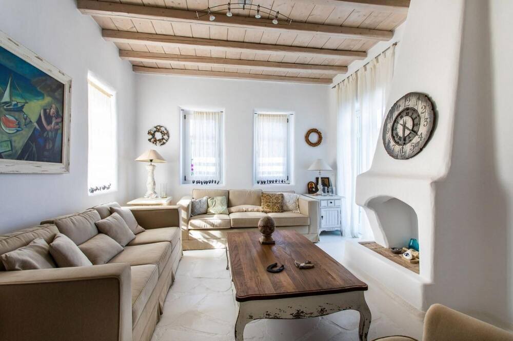 Photo of Livingroom in Ornos