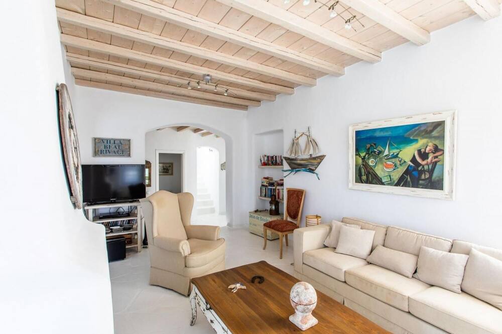 Photo of Livingroom in Ornos
