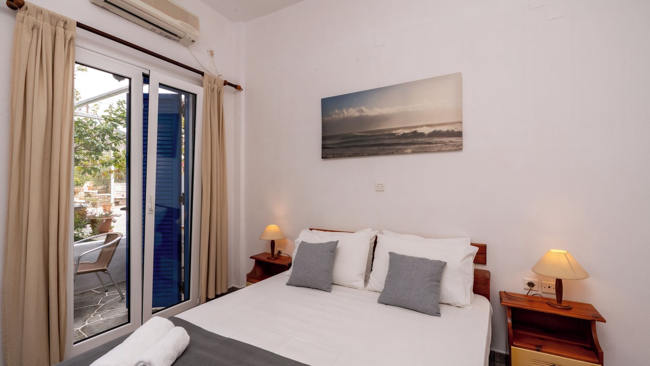 Photo of Bedroom in Platis Gialos