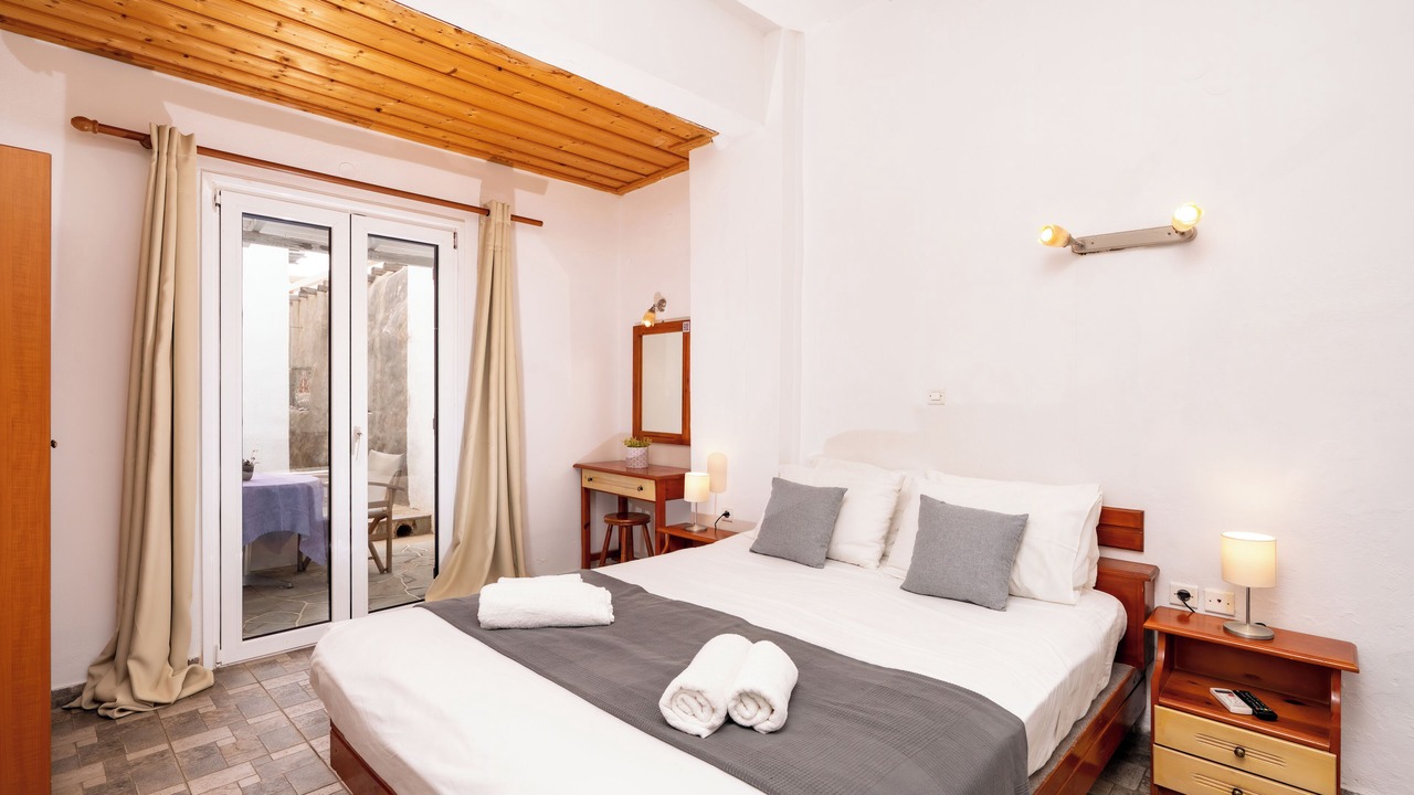 Photo of Bedroom in Platis Gialos