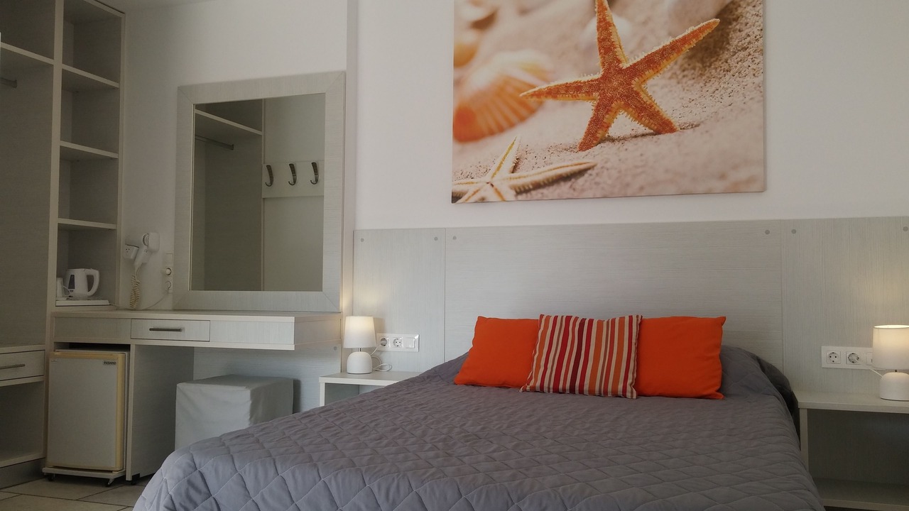 Photo of Bedroom in Ios Town