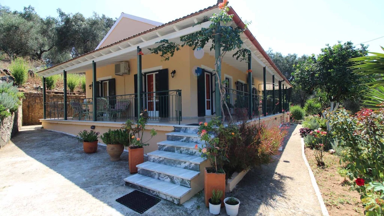 Photo of Outdoor in Petaleia
