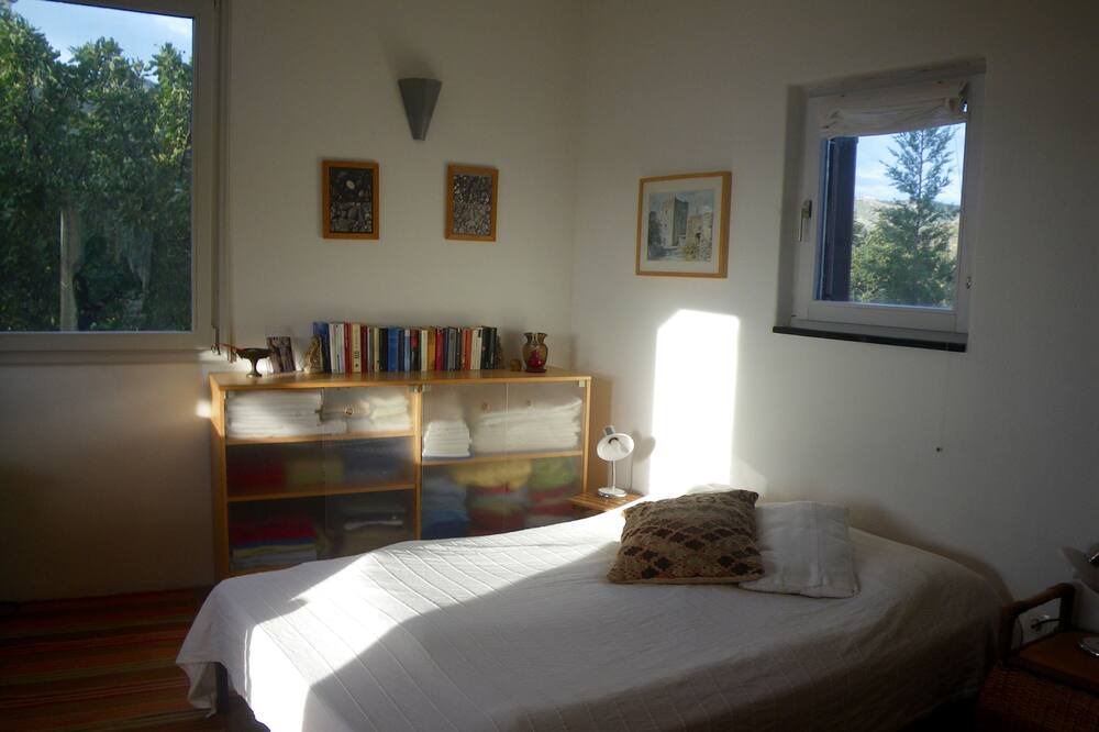 Photo of Bedroom in Skoutari