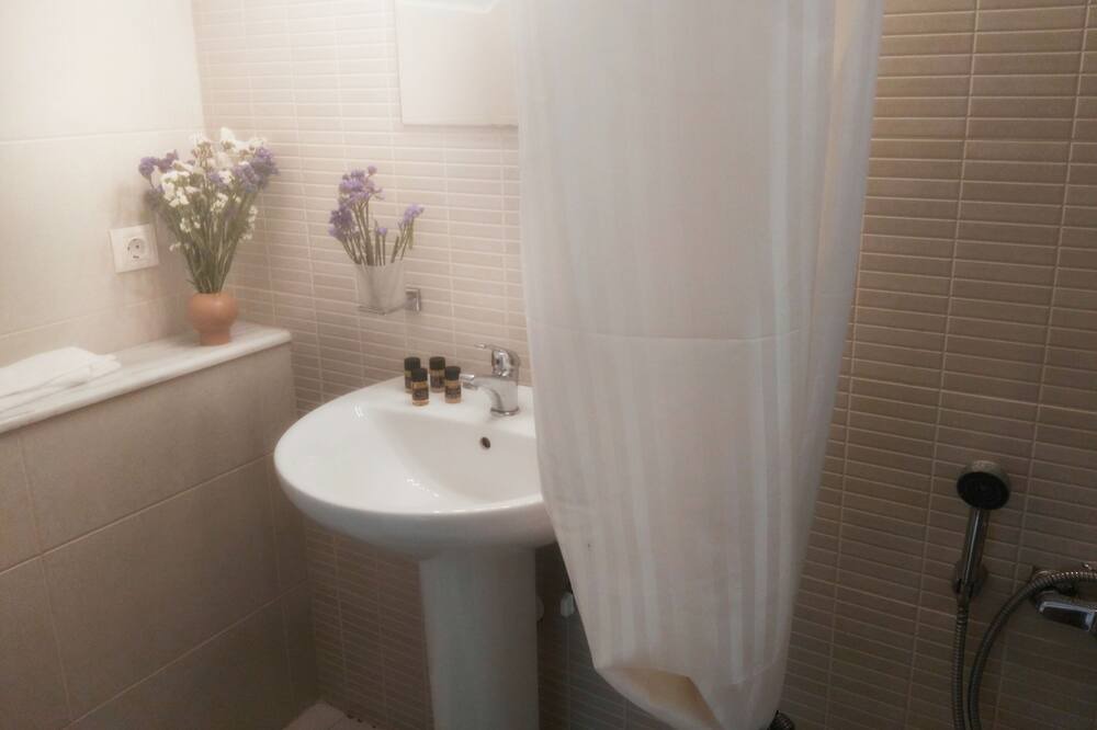 Photo of Bathroom in Adele