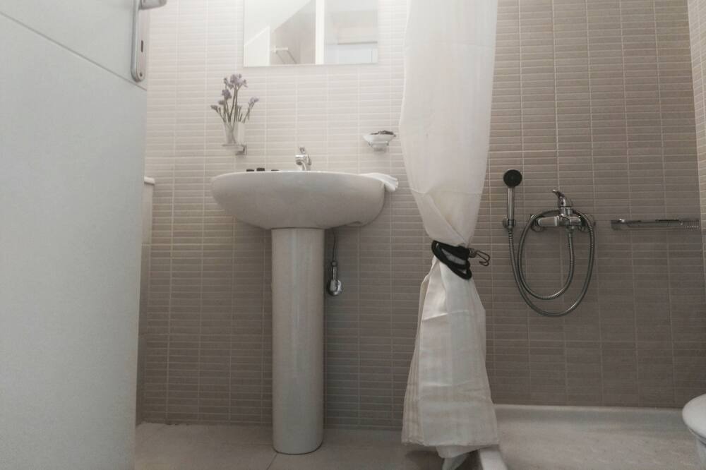 Photo of Bathroom in Adele