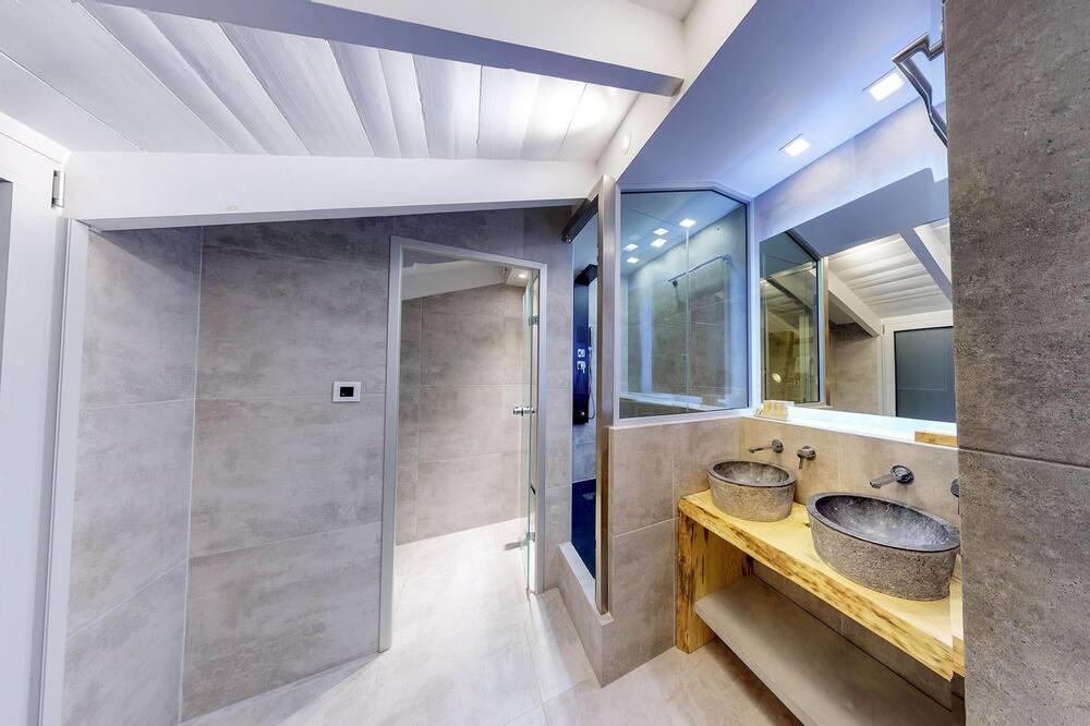 Photo of Bathroom in Vamos
