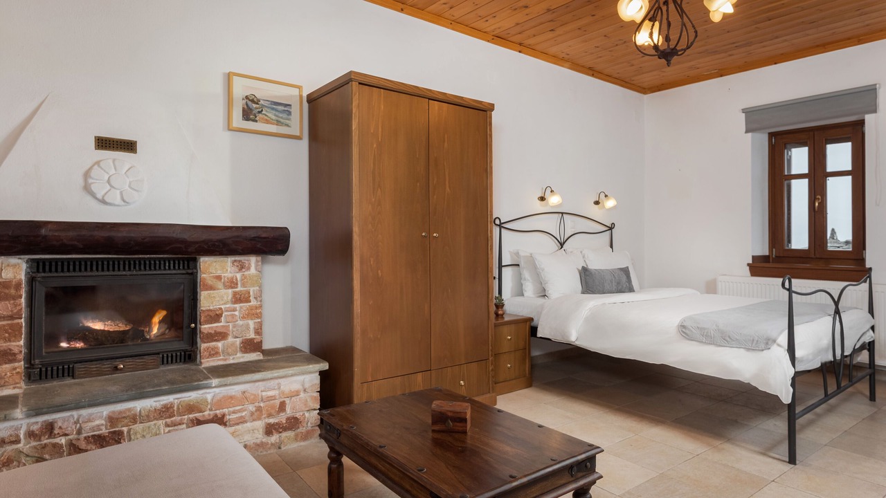 Photo of Bedroom in Mouresi