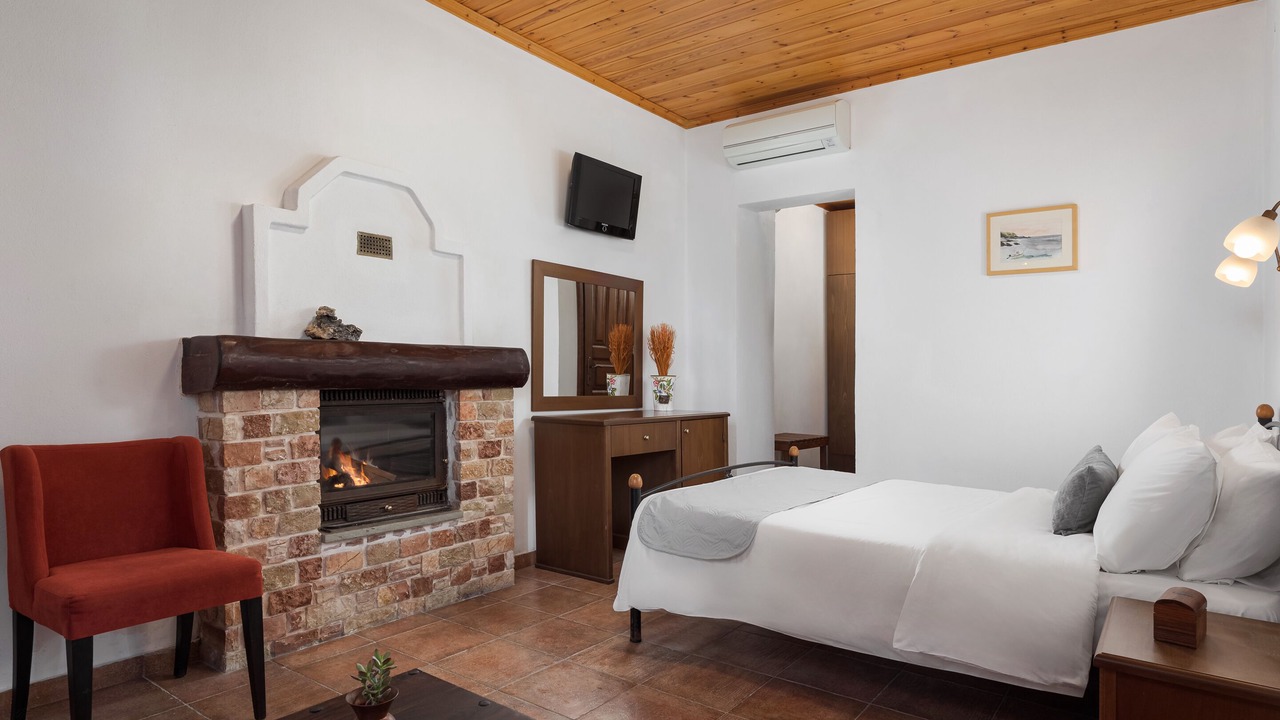 Photo of Bedroom in Mouresi