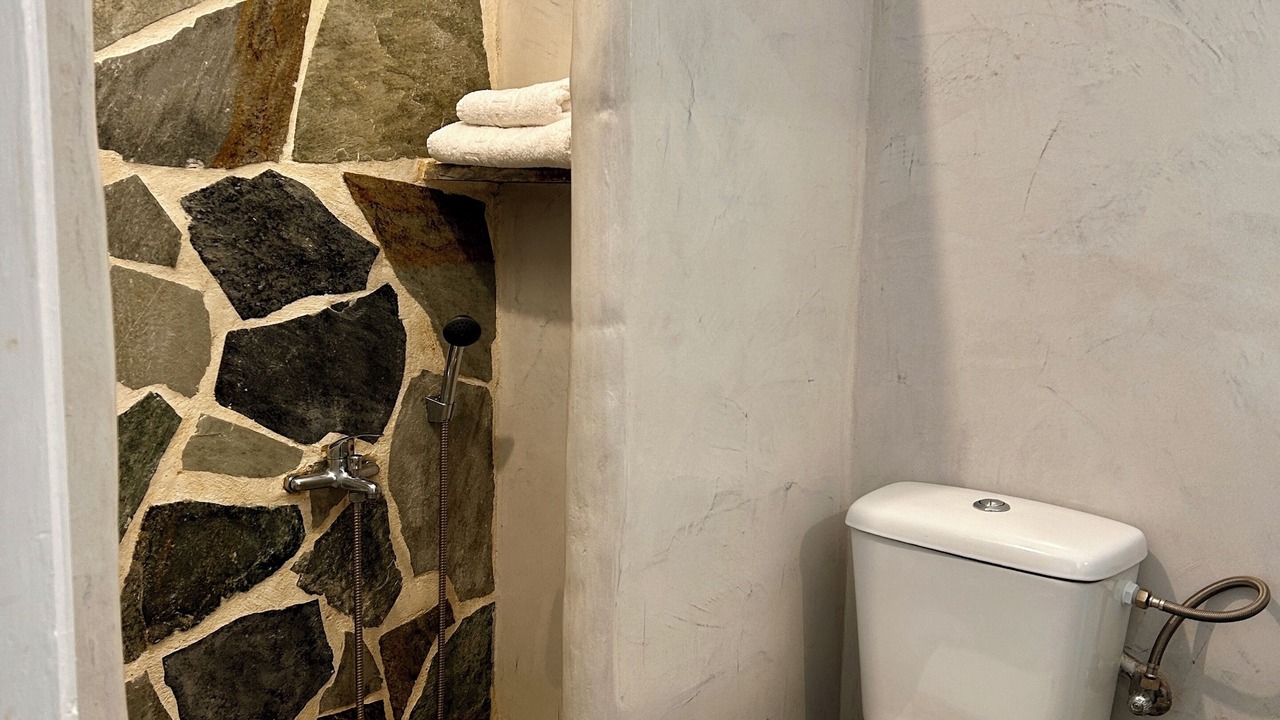 Photo of Bathroom in Kini