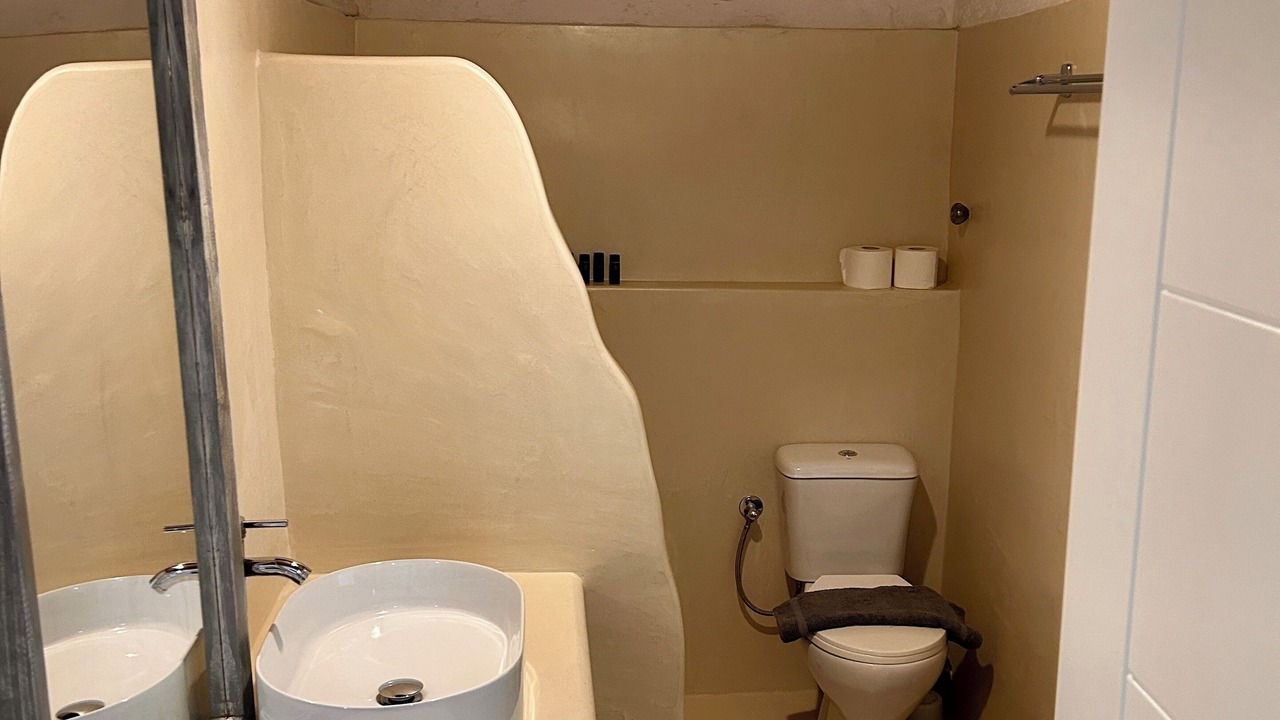 Photo of Bathroom in Kini