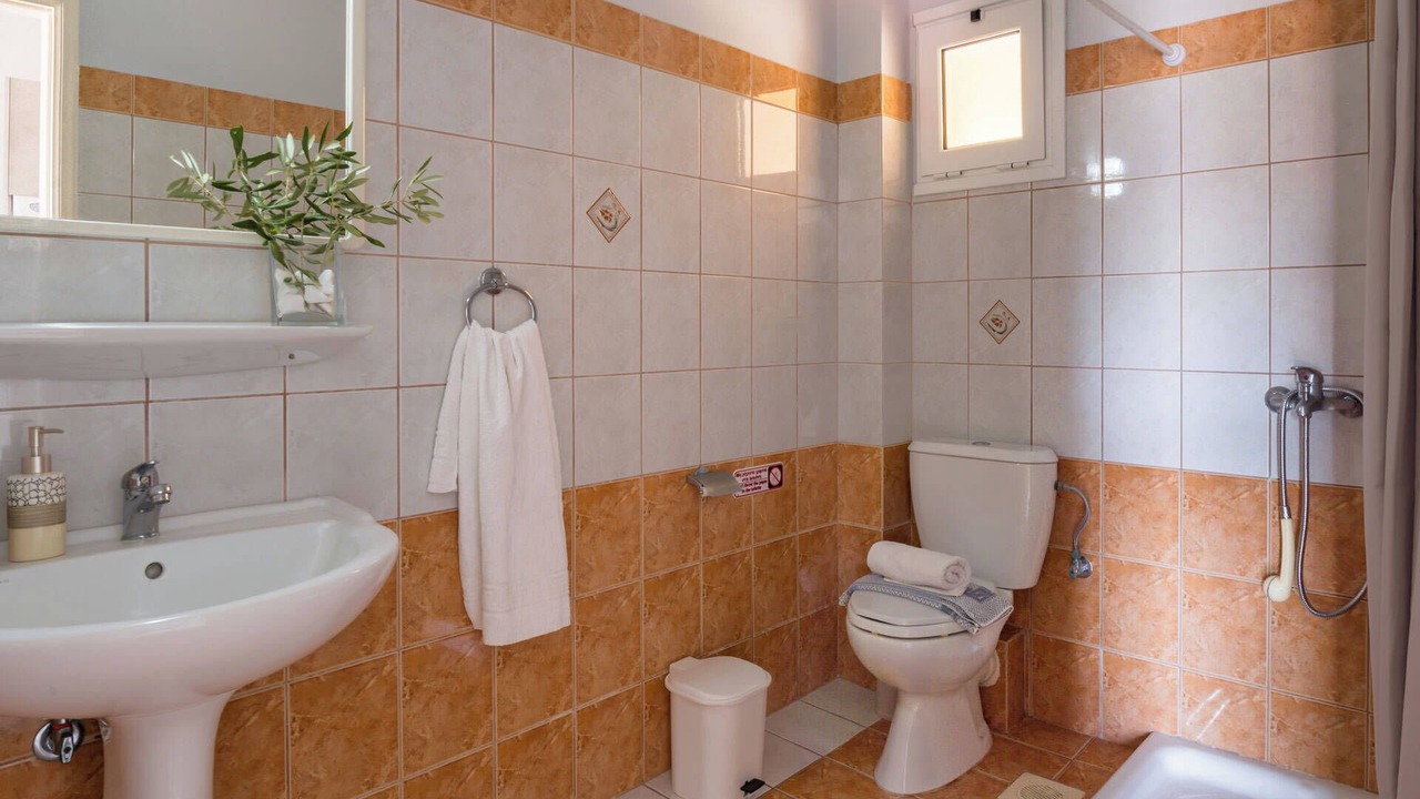 Photo of Bathroom in Skala