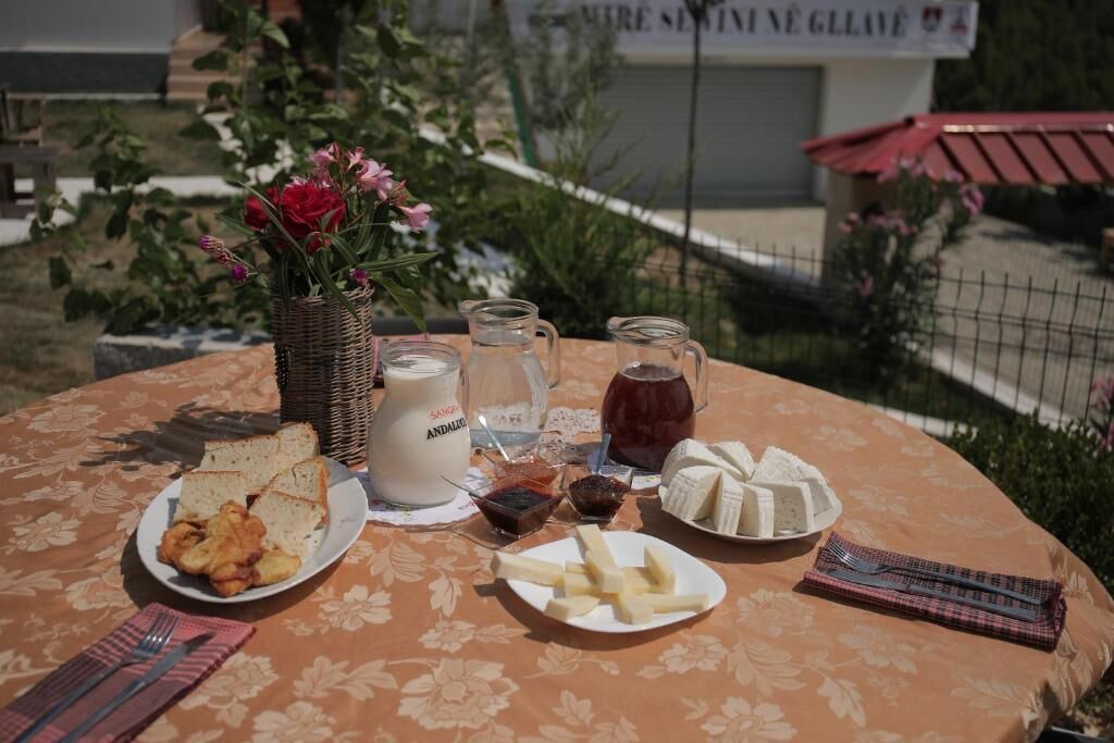 Photo of Others in Sinje