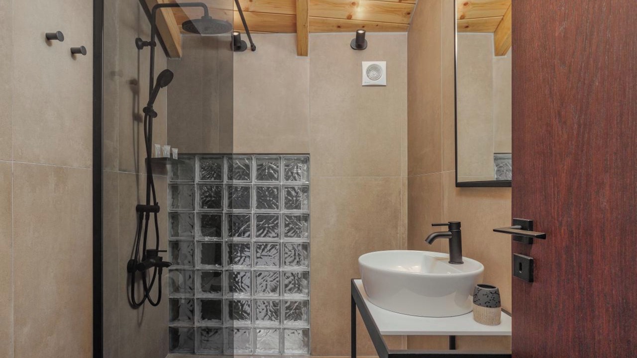Photo of Bathroom in Ioannina Town Centre