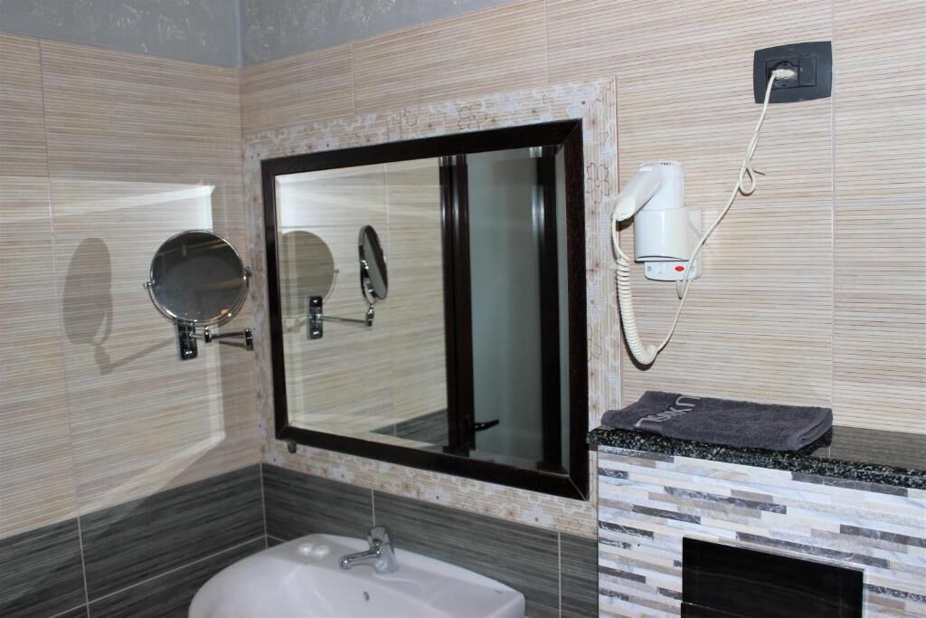 Photo of Bathroom in Vaqarr