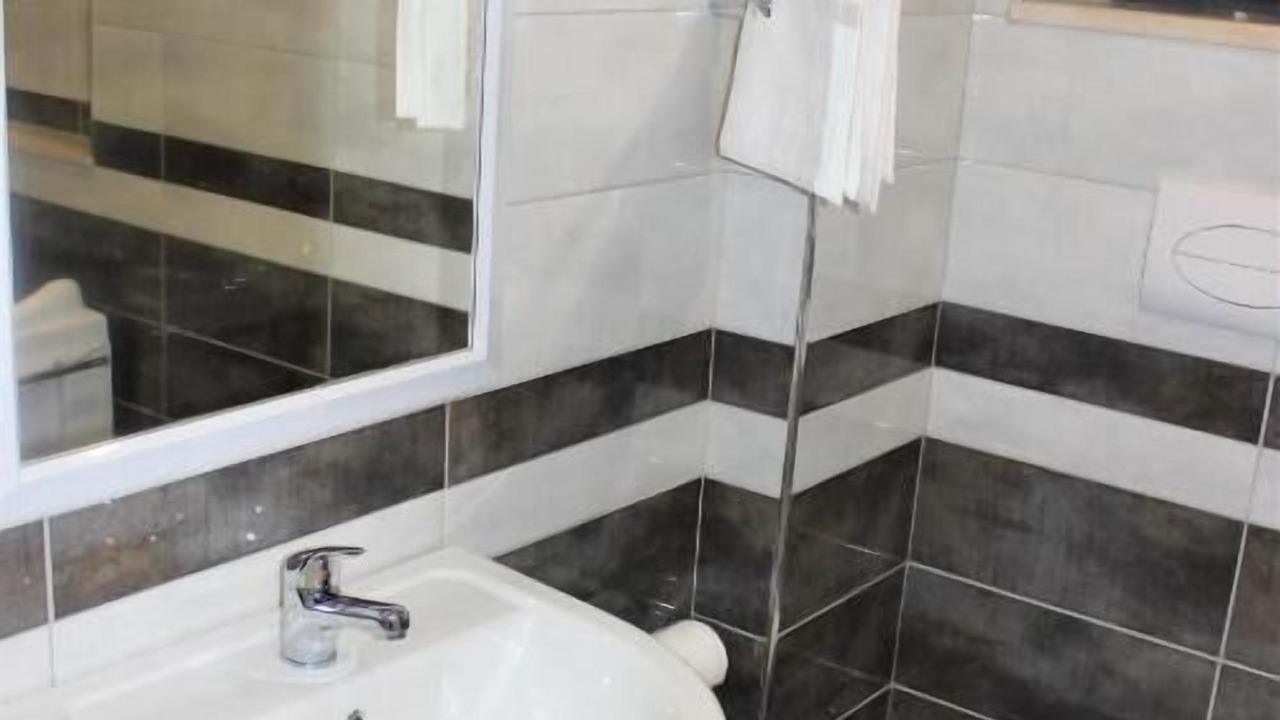 Photo of Bathroom in Vaqarr