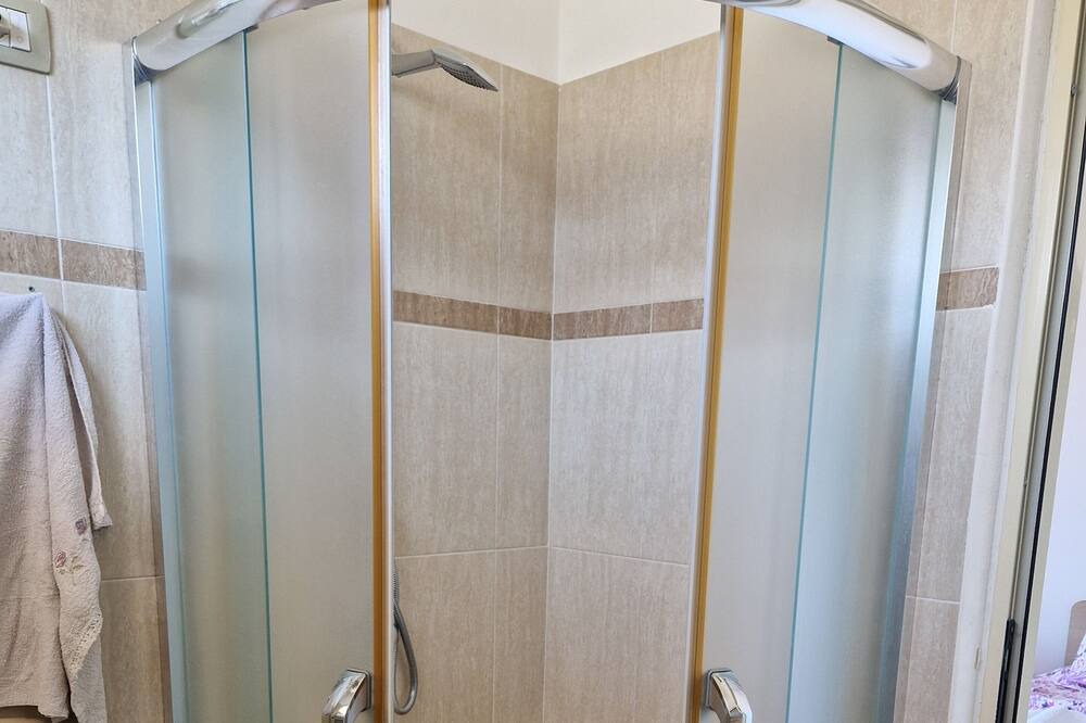 Photo of Bathroom in Orikum