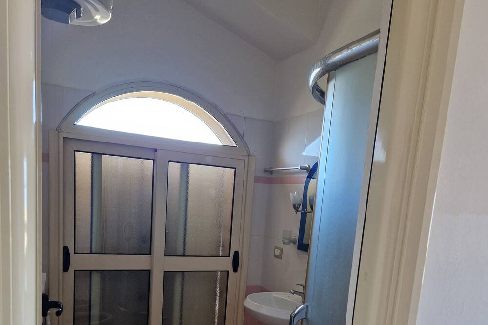 Photo of Bathroom in Orikum
